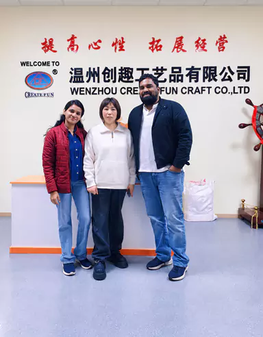 Para panuku mriksa situs pabrik Wenzhou Create Fun Craft Co., Ltd